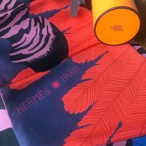 Authentic Maxi Twilly Hermès Scarf